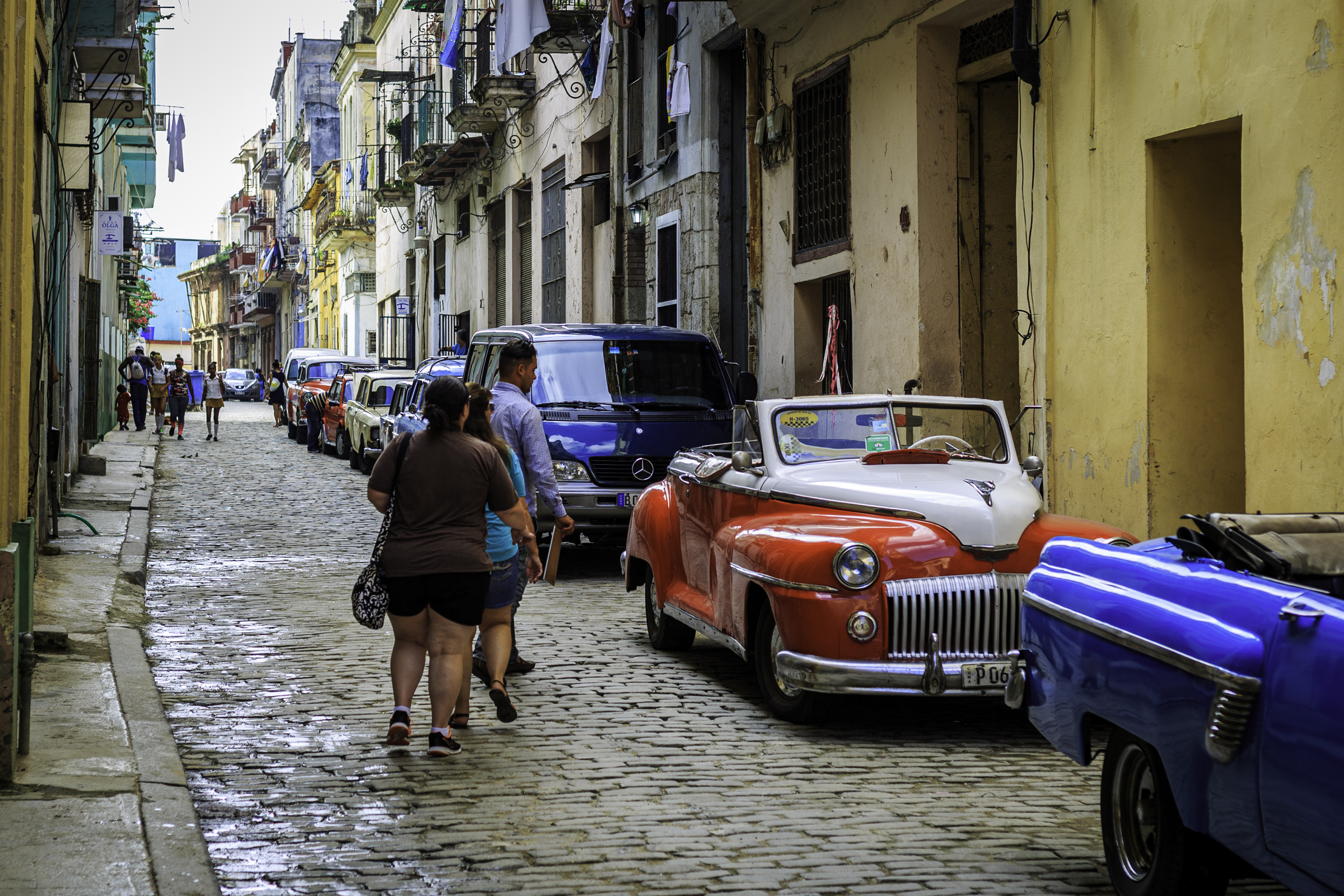 The red and white 1949 DeSoto parked on a cobblestone street in Havana